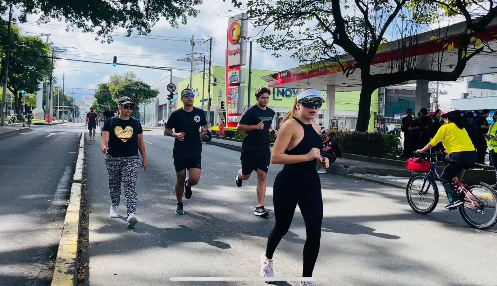 Image from Alcaldía de Pereira : VÍA ACTIVA, ¡DEPORTE, RECREACIÓN Y CONCIENCIA CIUDADANA! 🏃♀️Cada do...