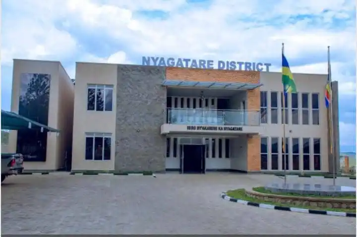 Image from Tedros Info: Nyagatare: Abanyeshuri bateze abarimu Abanyeshuri biga ku Rwunge rw’A...