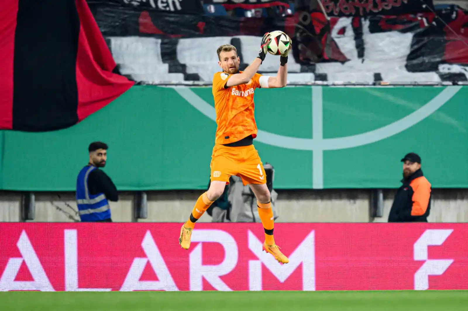 Image from Bayer 04 Leverkusen Brasil: 🚫 *17 JOGOS SEM SOFRER GOLS* 🚫 8 na conta de Lukas Hradecky e mais ...
