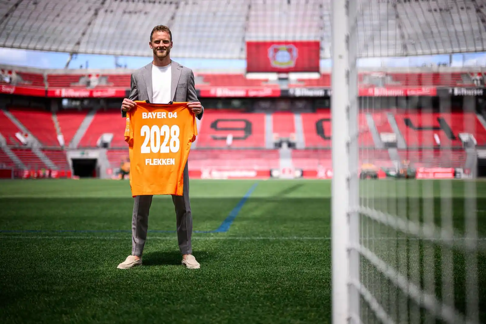 Image from Bayer 04 Leverkusen Brasil: Conheça mais de Mark Flekken! 🤝 ➡️ Goleiro de Seleção ➡️ Destaque n...