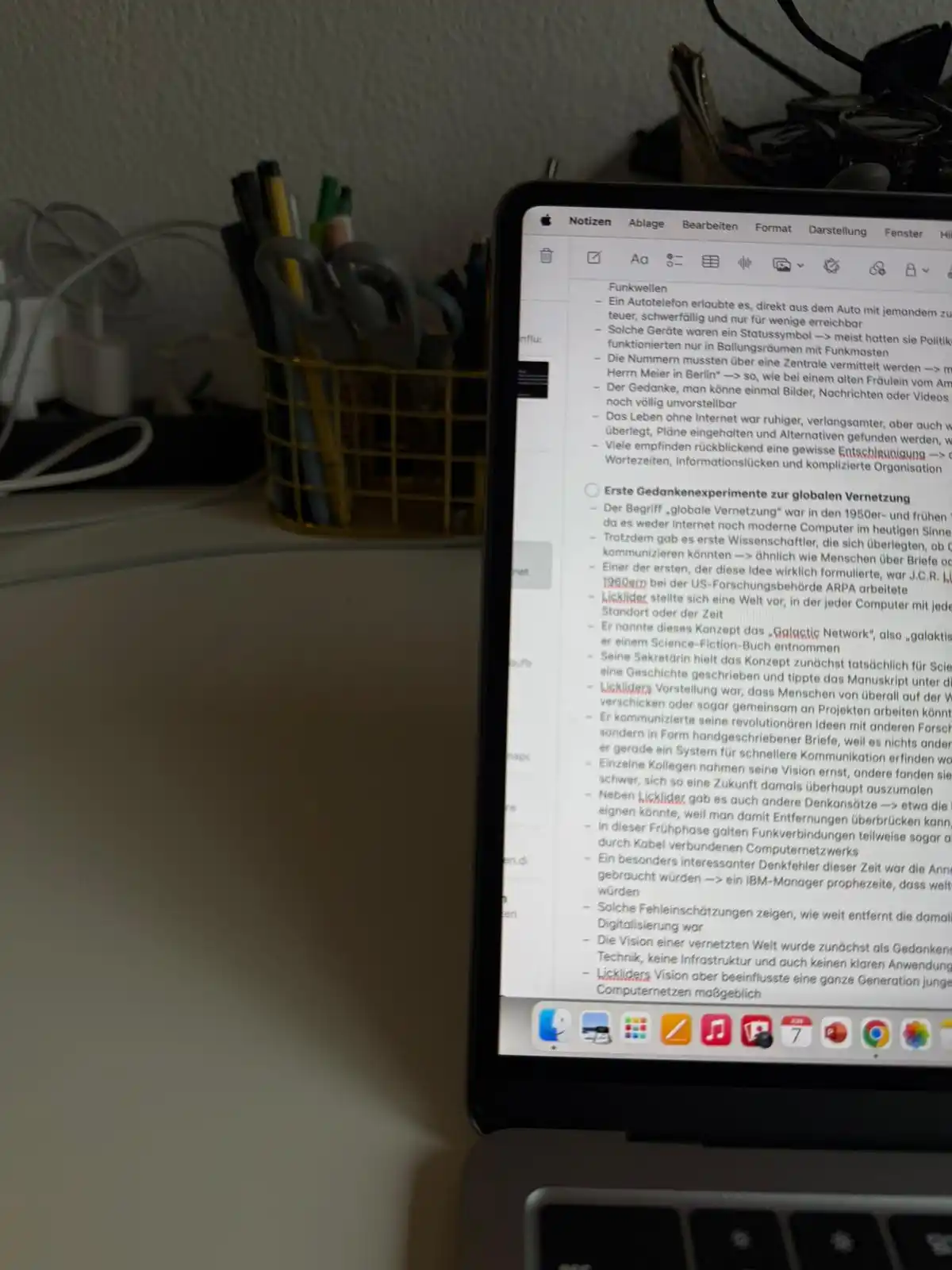 Image from Wissen mit Johnny: Es ist zwar heute Handy-freier-Tag, hier wird aber trotzdem fleißig fü...