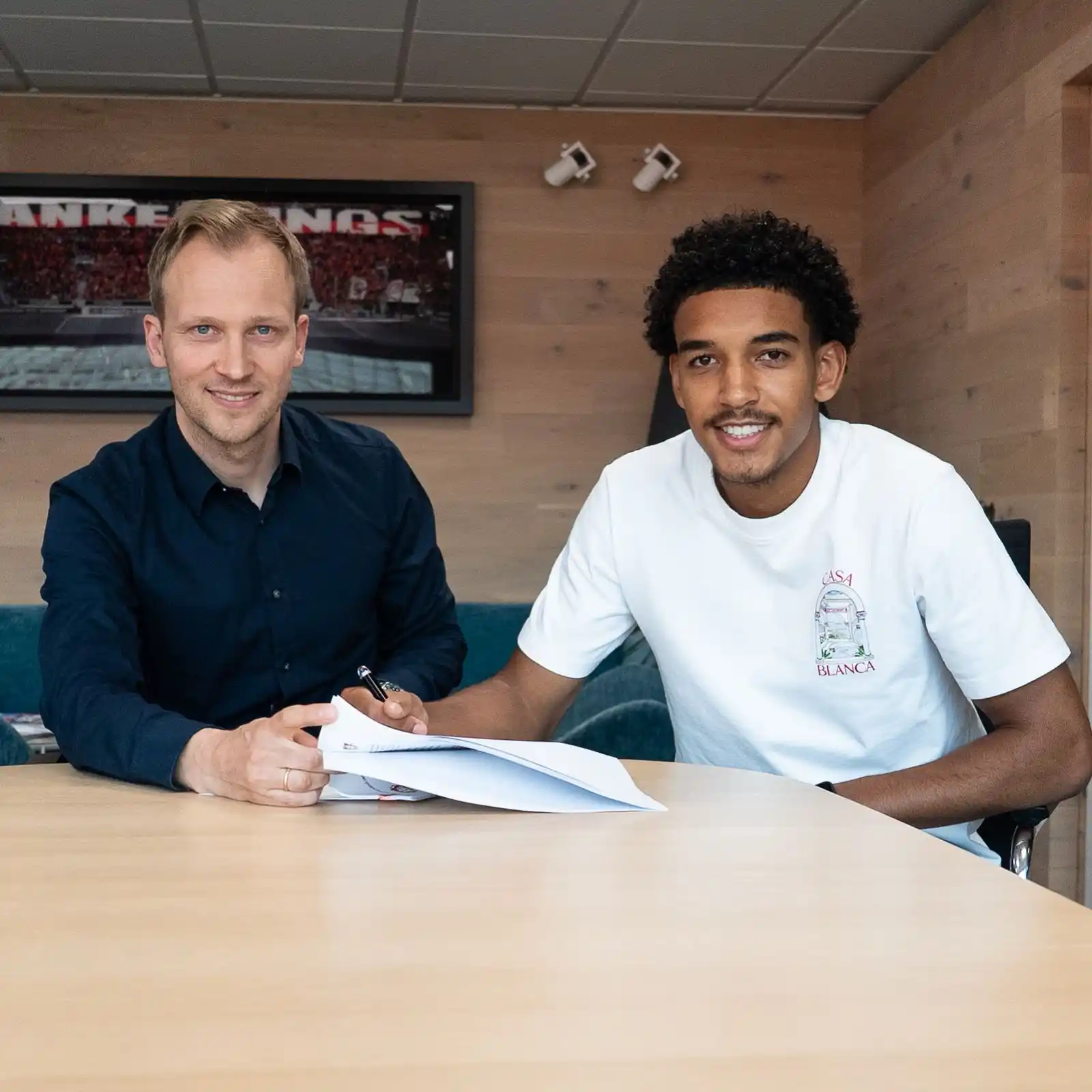 Image from Bayer 04 Leverkusen Brasil: 🤝 Francis Onyeka estendeu seu contrato até 2028. Além disso, o jovem ...