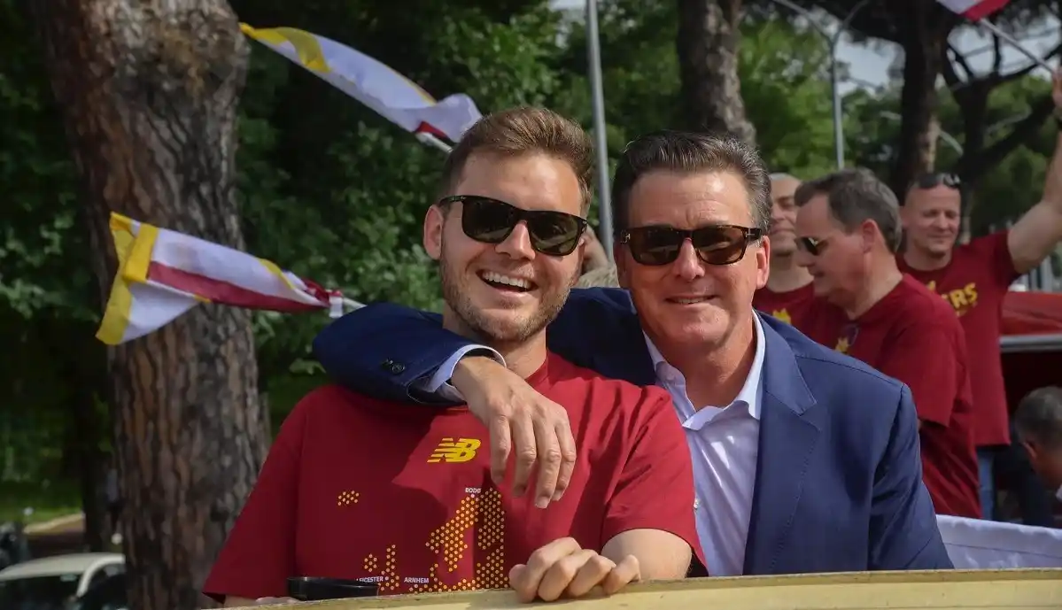 Image from Giallorossi.net: 📢📢🟡🔴 *FRIEDKIN: "TORNERA' IL VECCHIO STEMMA ASR"* Messaggio ai ti...
