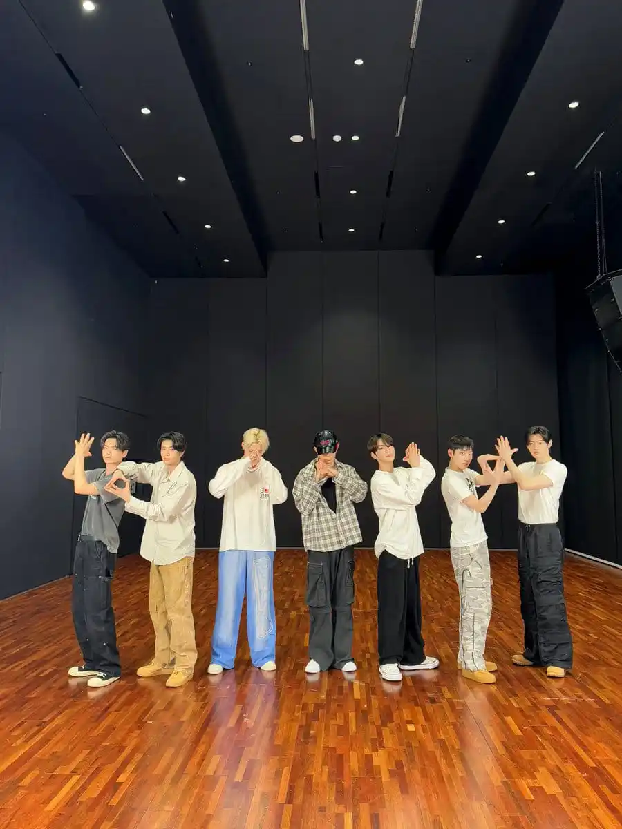 Image from 𝗗𝗔𝗜𝗟𝗬 𝗝𝗔𝗬 𝗘𝗡𝗛𝗬𝗣𝗘𝗡: ۪ 𝗜𝝸̶ ׄ ⸼ *〖ENHYPEN OFFICIAL 𝕏 UPDATE〗* Bad Desire choreography ...