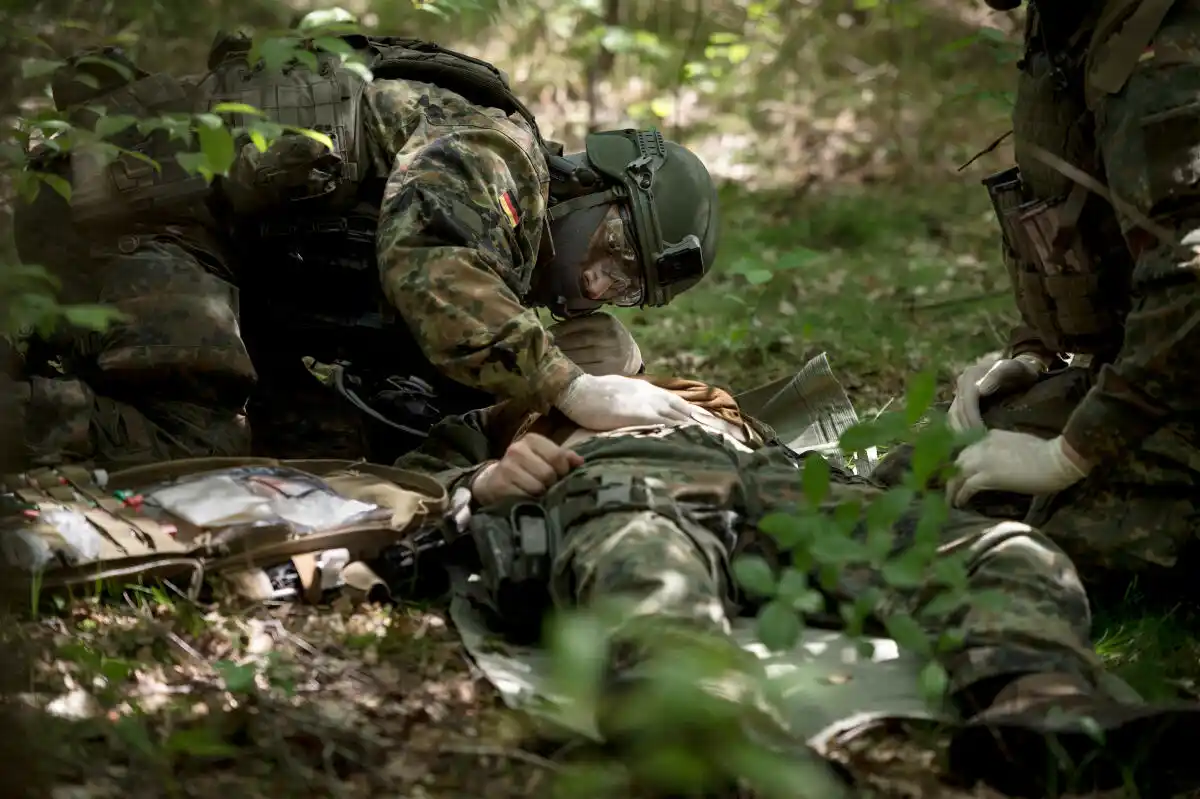 Image from Unterstützungsbereich der Bundeswehr: Ihr ruft die 112 🚑 aber wer kommt, wenn ein Soldat verwundet ist?🪖🩸...