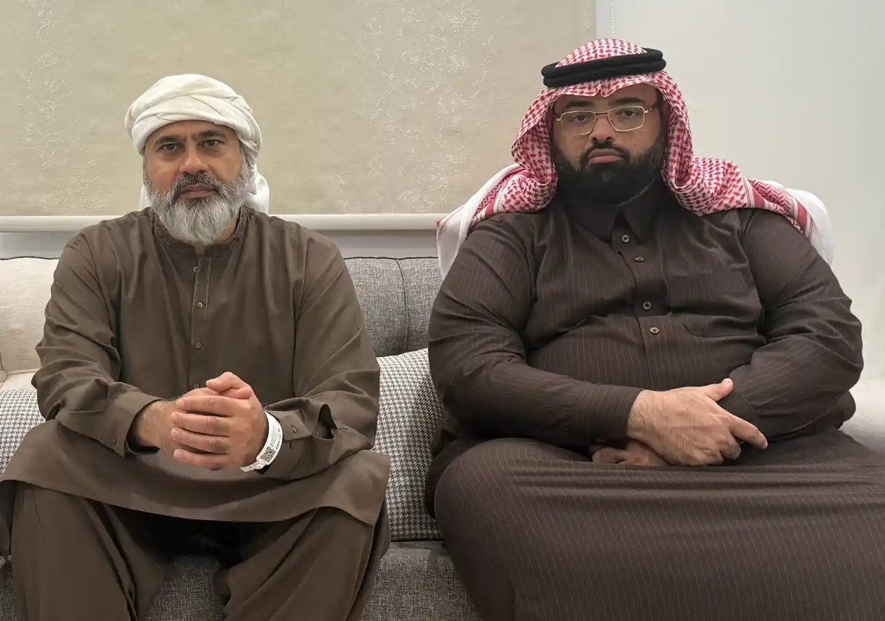 Image from Imran Riaz Khan Official✅: _*It’s a great honour for me to meet Sheikh Abdul Wahhab bin Zain Al-A...
