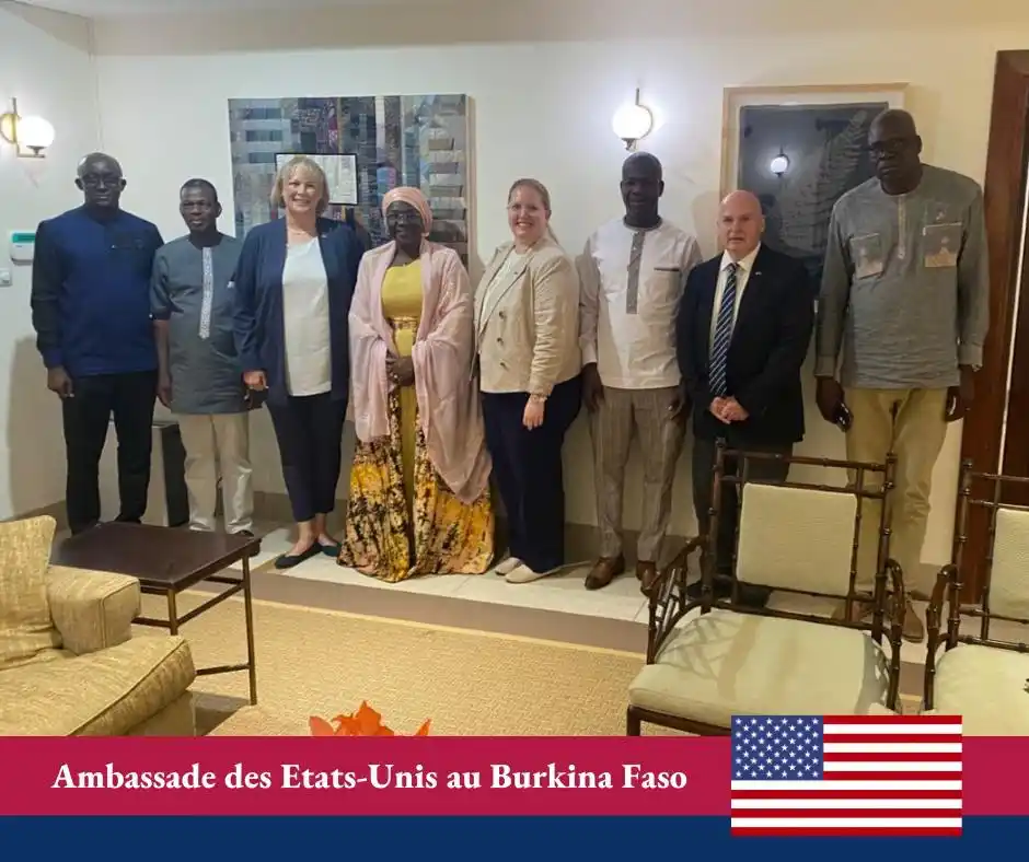 Image from Ambassade des Etats-Unis au Burkina Faso: Le 7 mai, l’Ambassadeur des Etats-Unis au Burkina Faso, Joann Lockard,...