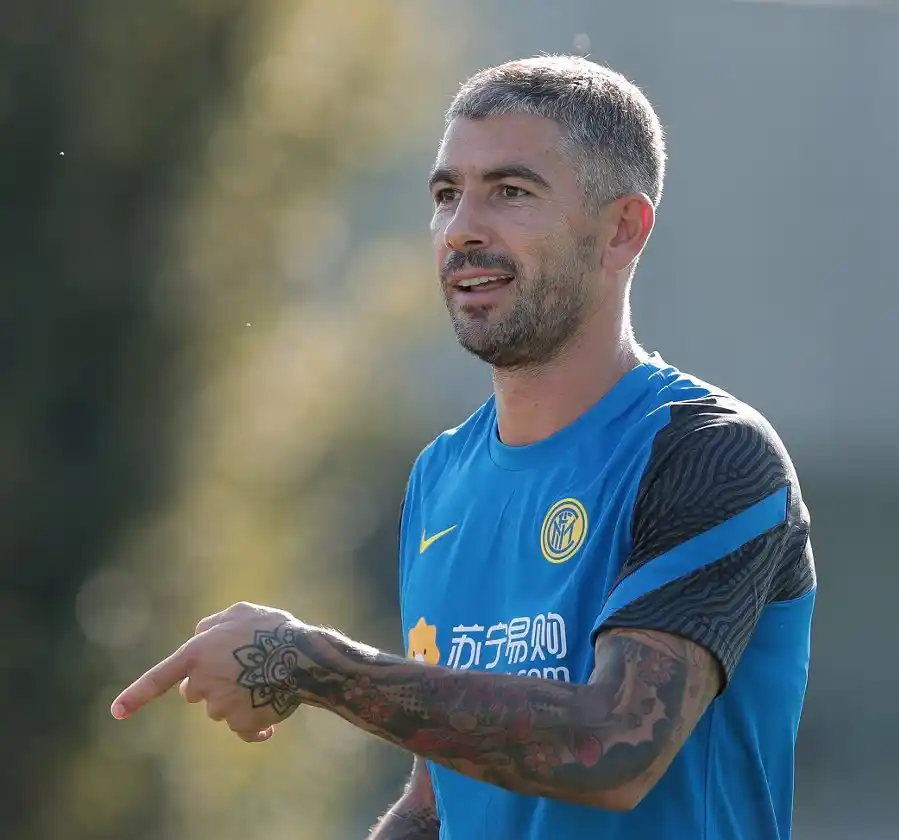 Image from Goal Arena: ⚫️🔵🇷🇸 Aleksandar Kolarov will be new second coach at Inter as main ...