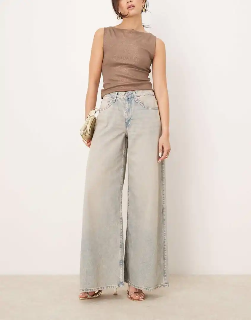 Our fashion corner post