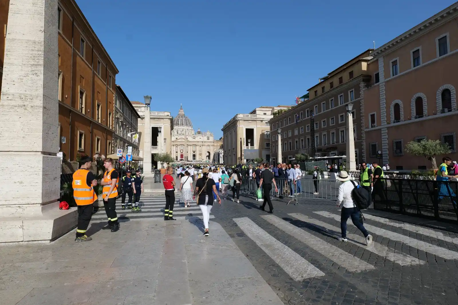 Image from Radio Vaticana IT: 🎙Stiamo trasmettendo la messa di Pentecoste da San Pietro, con Papa L...