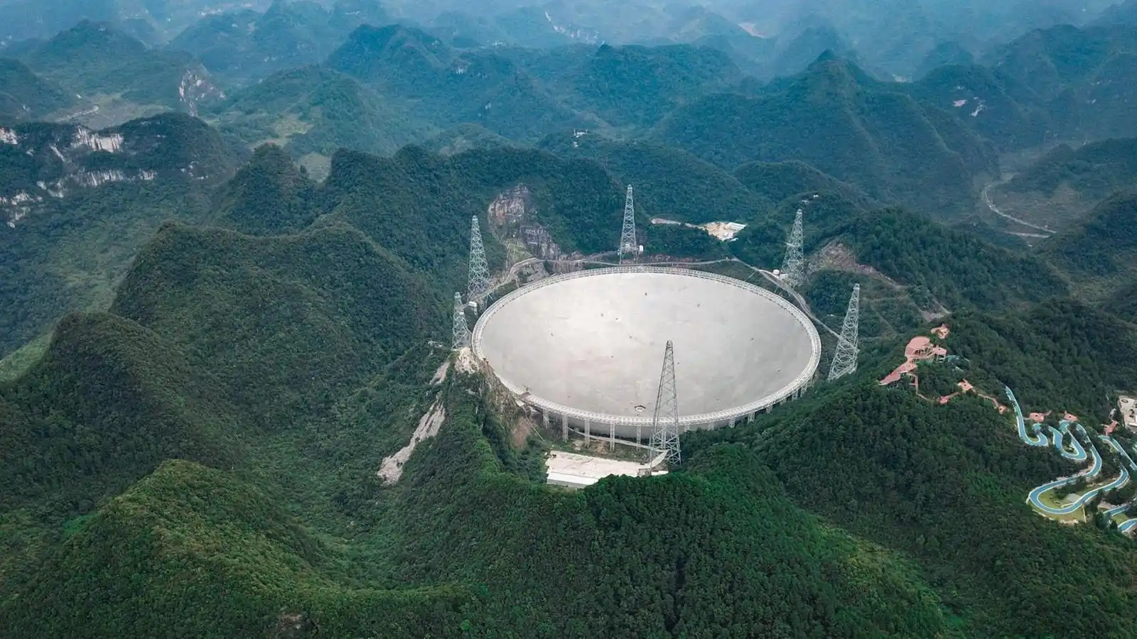 Image from Wissen mit Johnny: Und das hier ist Chinas 500-Meter-Teleskop....