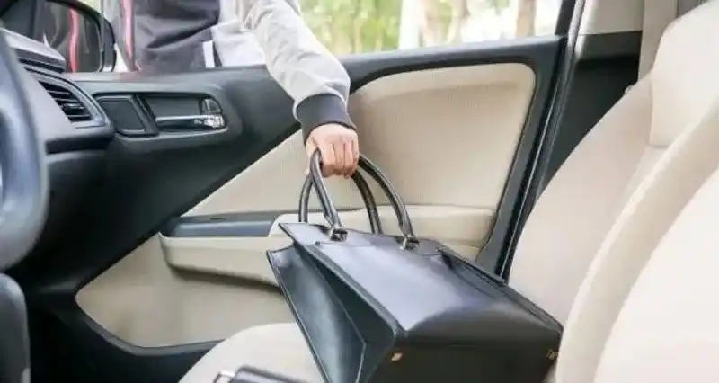 Image from QUOTIDIANO CANAVESE NOTIZIE: IVREA-RIVAROLO CANAVESE - Borseggiatori in azione: due colpi a segno n...