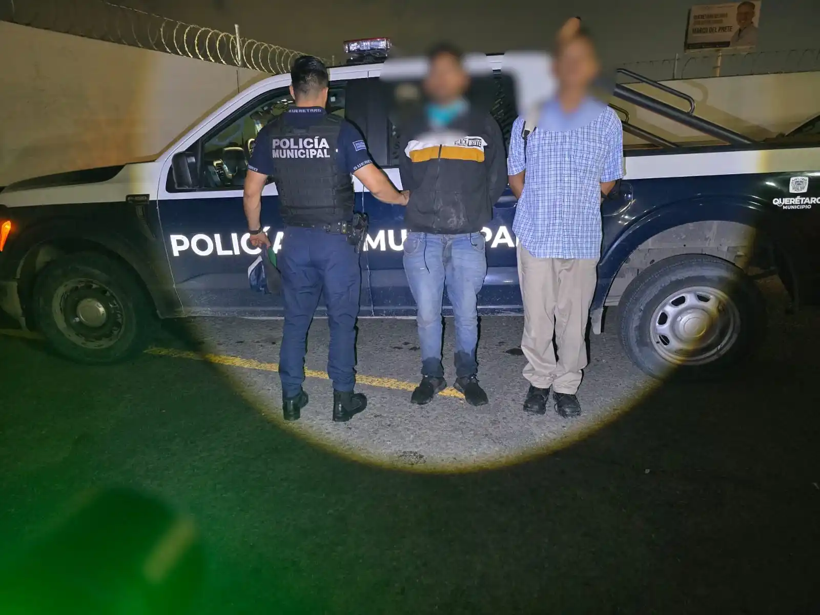 Image from PODER CIUDADANO RADIO Poder Ciudadano Radio: 🚨 ¡ATRAPADOS! 😤 Dos sujetos fueron sorprendidos intentando robar un ...