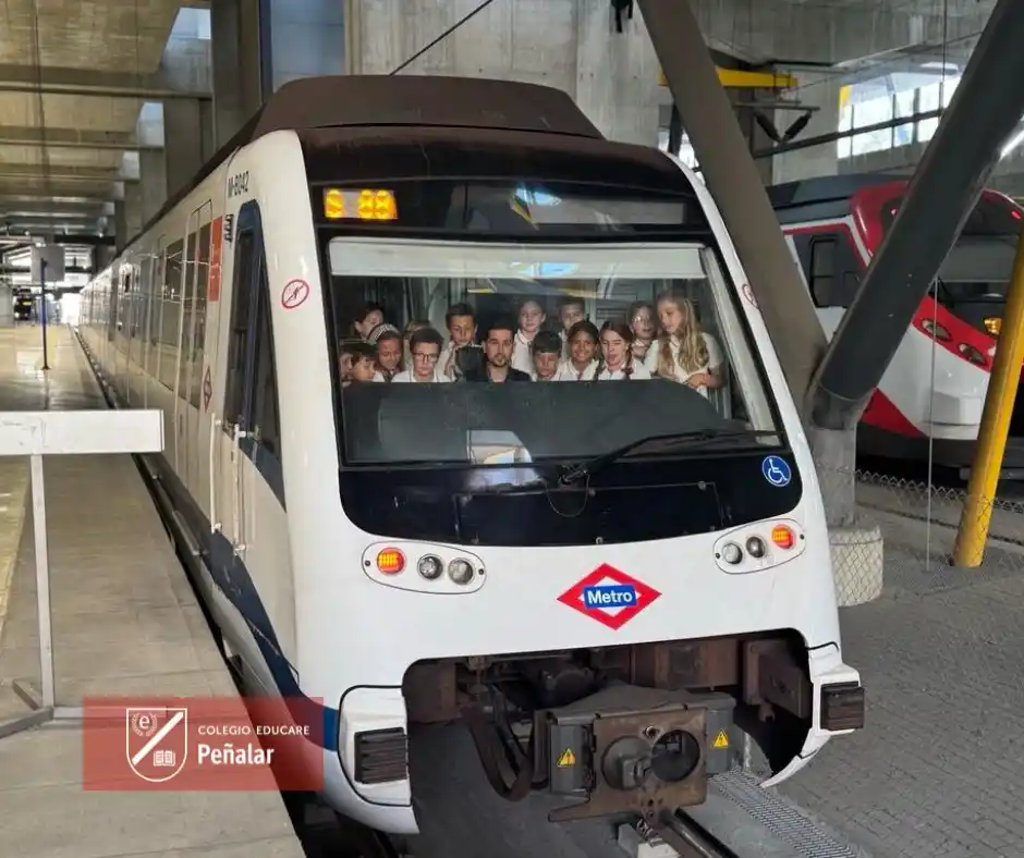 Image from Colegio EDUCARE Peñalar: 🧭 ¡Explorando el corazón del transporte madrileño! 🚇 Hoy los alumnos...