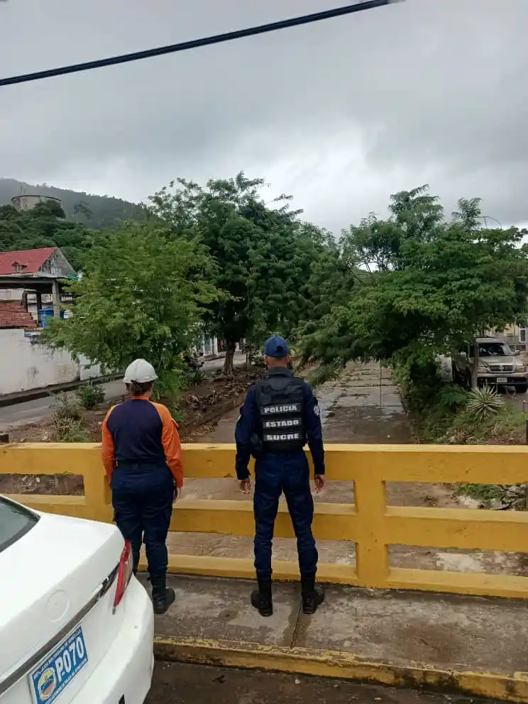 Image from @PCAD_Sucre_Ve: 🔸 Funcionarios de Protección Civil se mantienen en constante monitore...