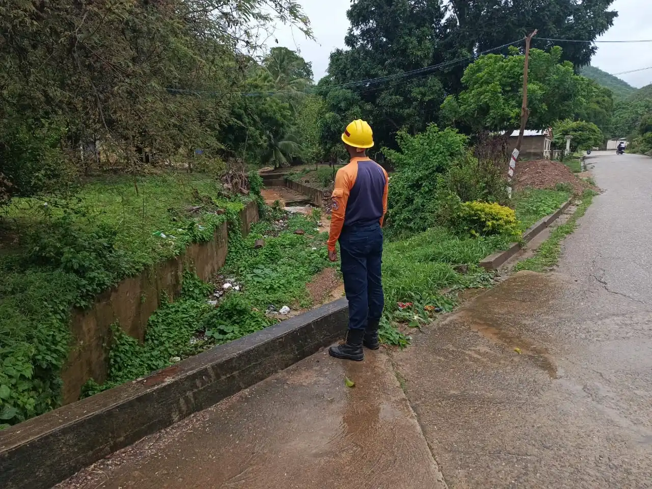 Image from @PCAD_Sucre_Ve: 🔸 Funcionarios de Protección Civil se mantienen en constante monitore...