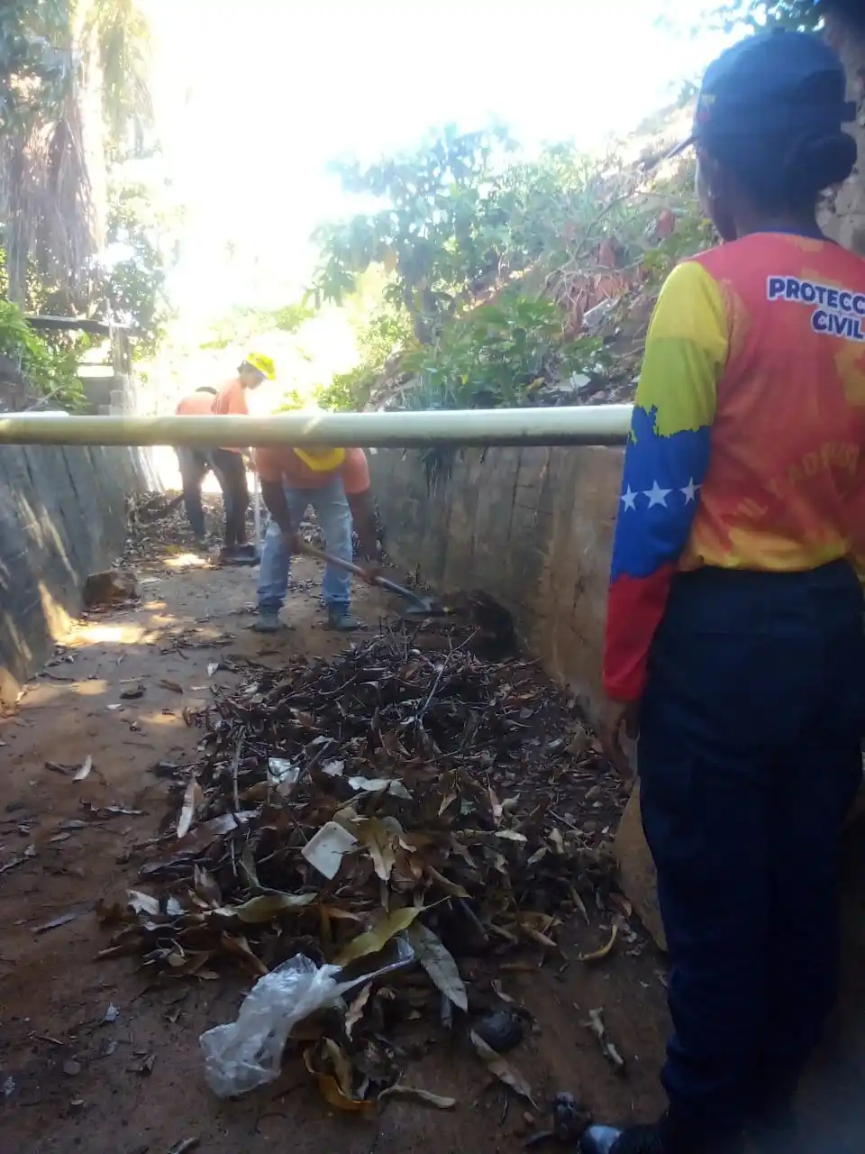 Image from @PCAD_Sucre_Ve: Funcionarios del Sistema Nacional de Gestión de Riesgos de Protección ...