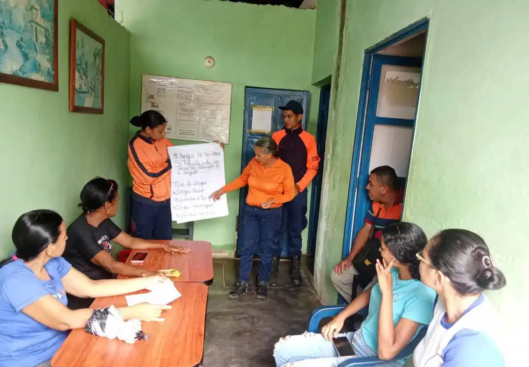 Image from @PCAD_Sucre_Ve: 📸 | Funcionarios del SNGR Protección Civil en el *municipio Cajigal*,...