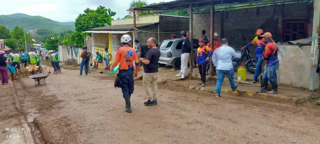 Image from @PCAD_Sucre_Ve: 📸 | La Brigada de Mantenimiento de Protección Civil en el *municipio ...