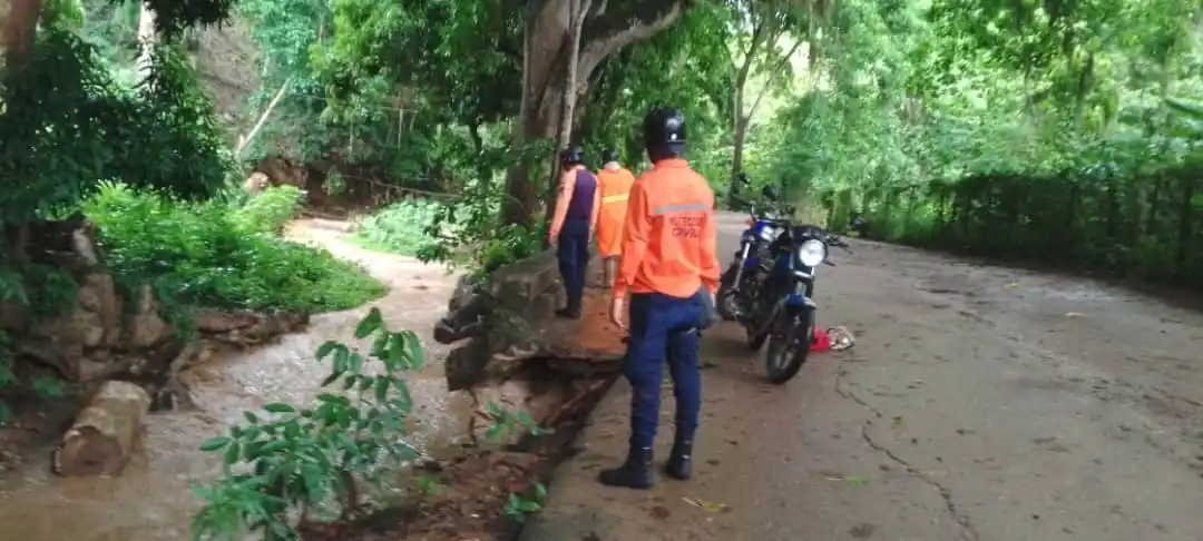 Image from @PCAD_Sucre_Ve: 📌 Nuestros funcionarios del SNGR, realizaron monitoreo preventivo en ...