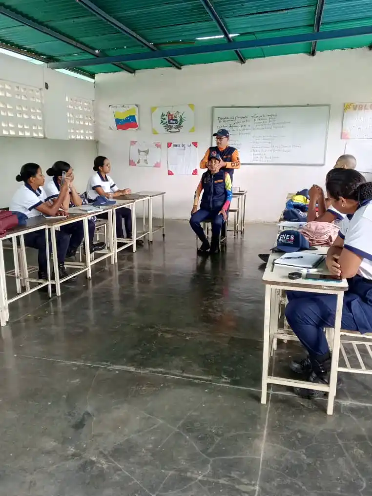 Image from @PCAD_Sucre_Ve: 📌 Nuestros funcionarios pertenecientes a la Unidad Municipal de Educa...