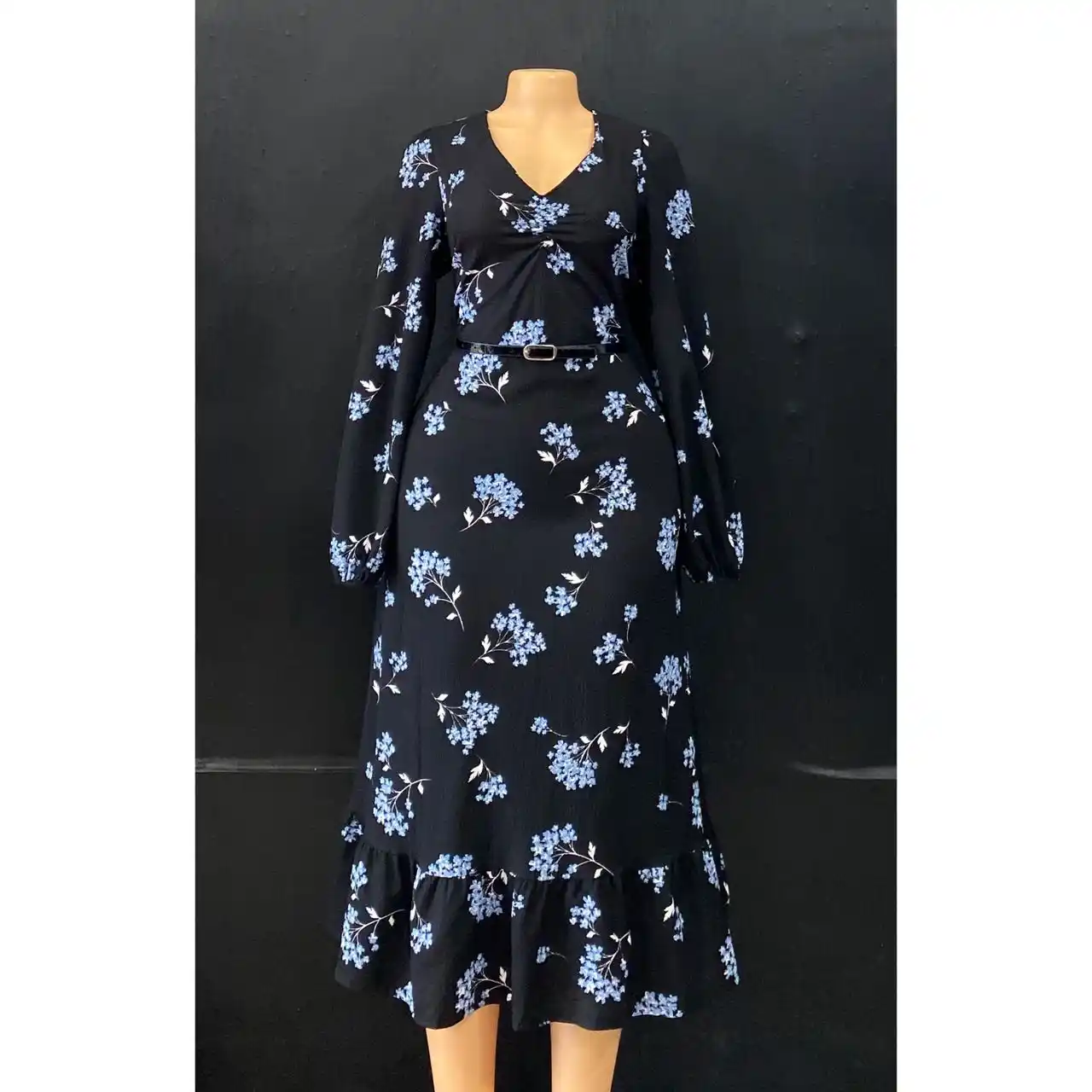 Image from iMalaika fashion: Uk Size: 12 Price: 75,000/- Brand: DOROTHY PERKINS...