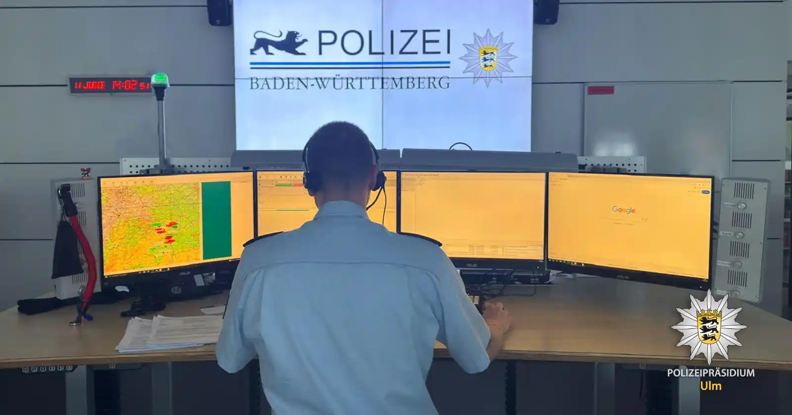 Image from Polizei BW Ulm: *24/7 für Euch erreichbar* Die Kolleginnen und Kollegen des Führungs-...