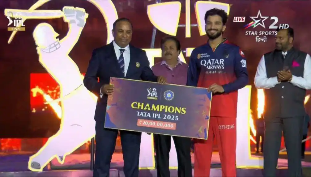 Image from Ipl Update 🏏 News Match ViratKohliScore RCB VS PBKS Vs RCB Dream 11 TEAM Shreyas IYER Final Score: *Cheque of 20Cr for RCB*...