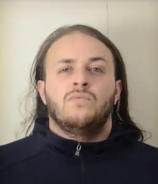 Image from TF1 Info: *🔴 Cryptomonnaies : un homme soupçonné d'avoir commandité une série d...