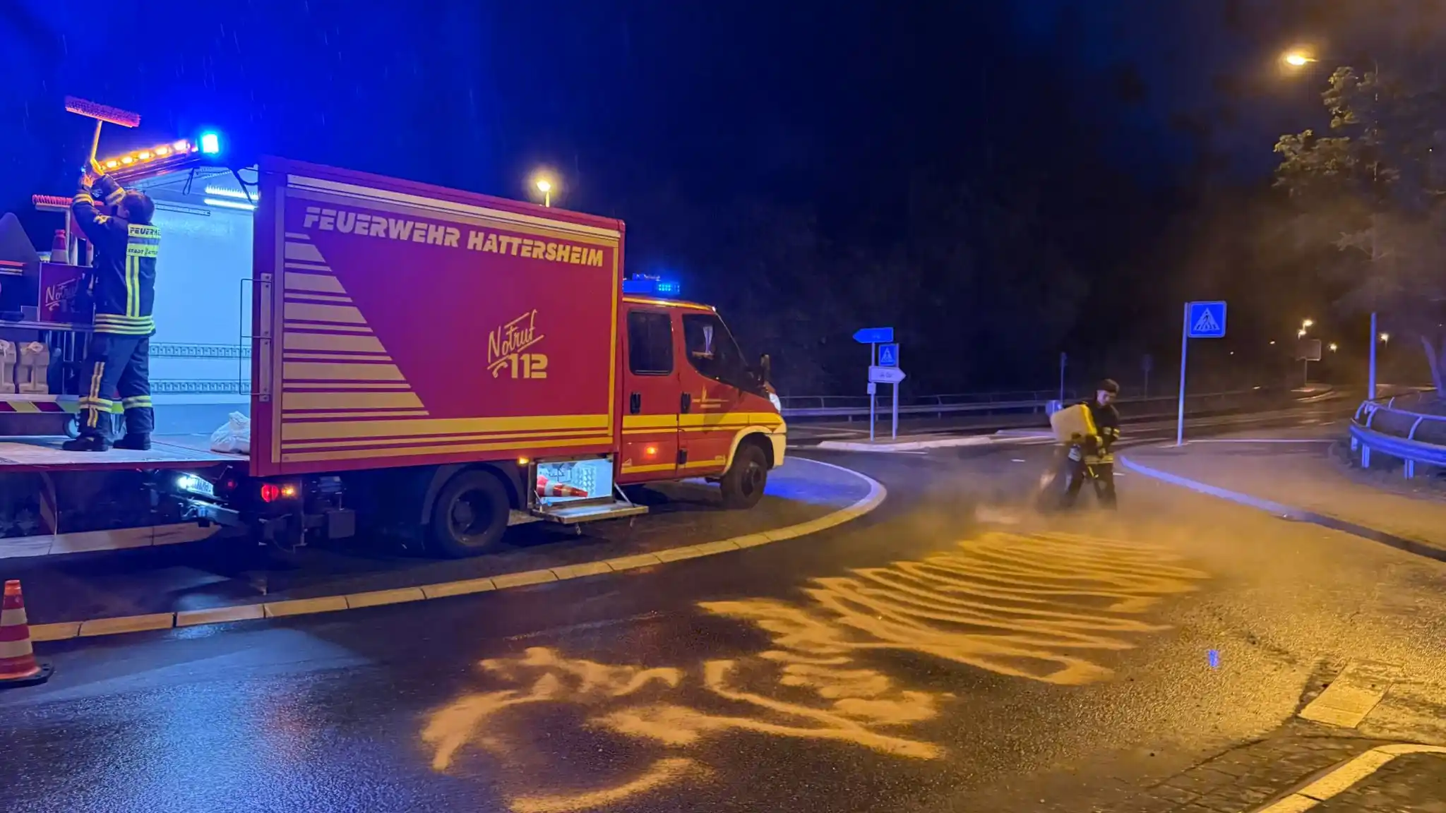 Image from Feuerwehren der Stadt Hattersheim am Main: Eine größere Ölspur zieht sich von Flörsheim quer durch ganz Hattershe...