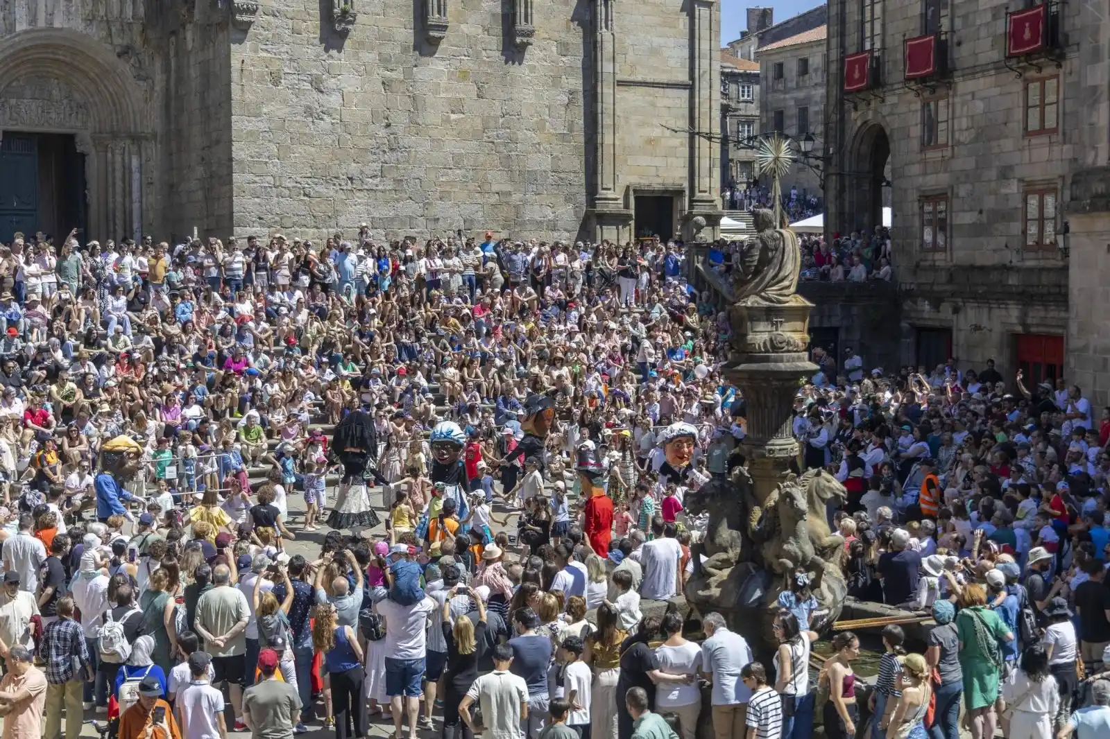 Image from El Correo Gallego: 📌 *Fotogalería Ascensión 1* | Comparsa de cabezudos, ambientazo en la...