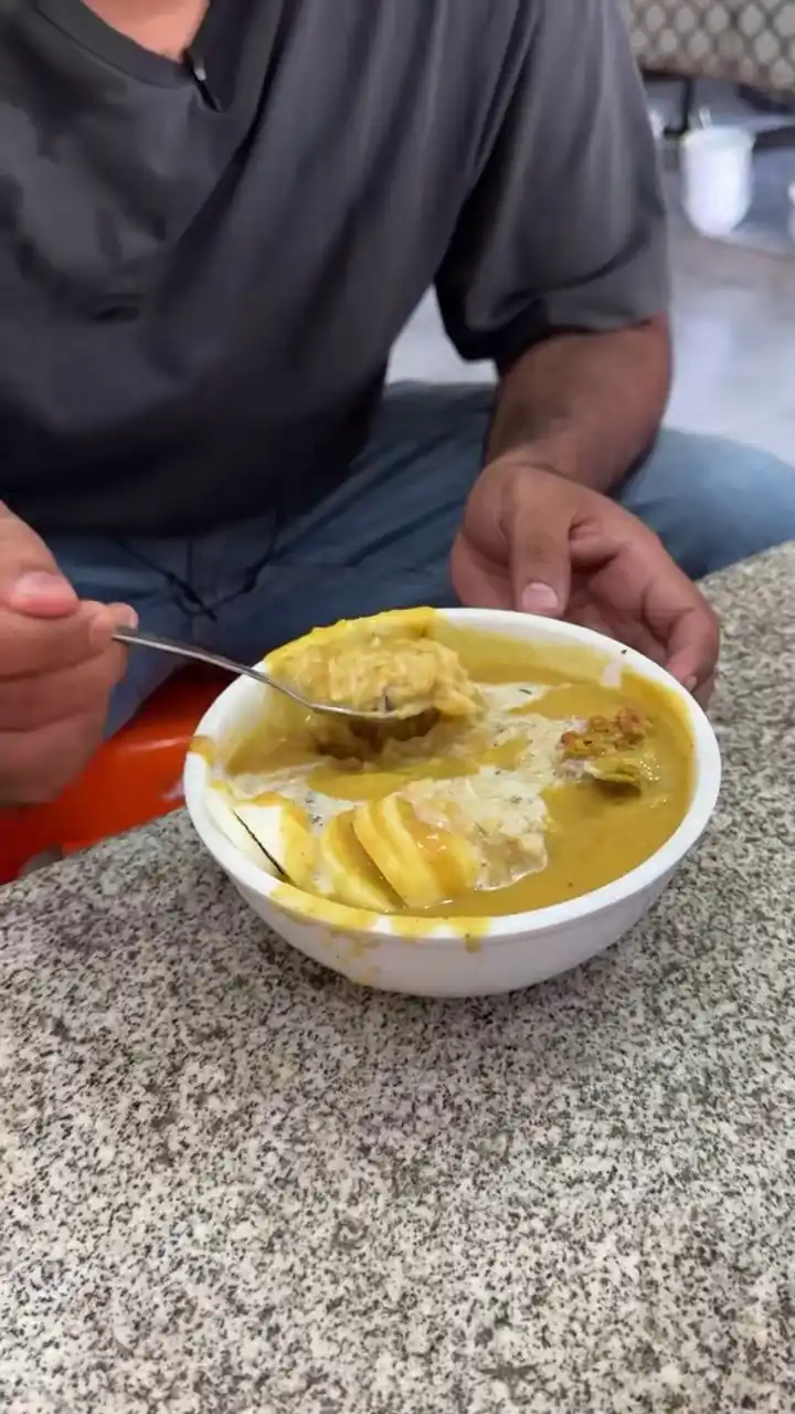 Image from Trip Tuck By Saif & Zeeshan: Haleem ka bowl tayyar hai—jis ka spoon tez hai, woh pehla niwala le! B...