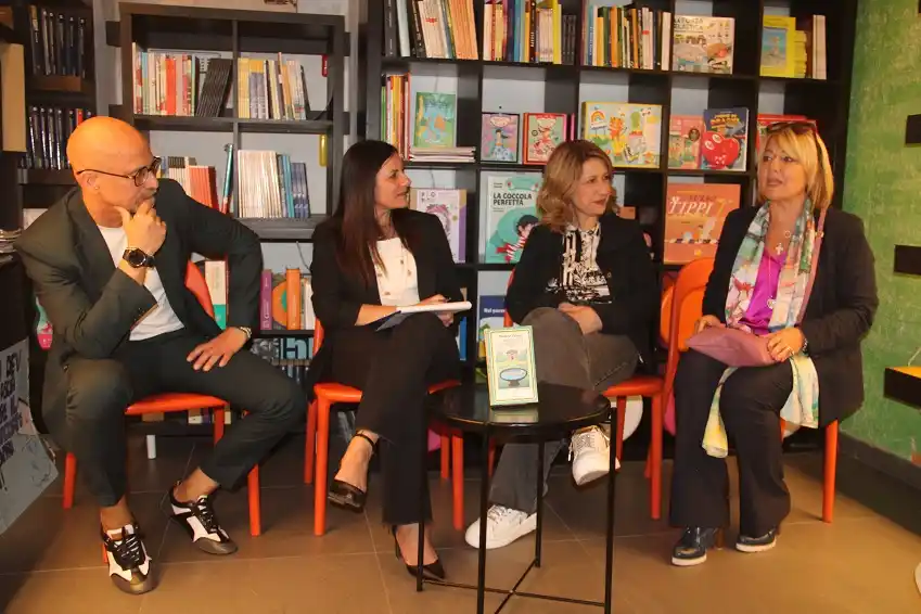 Image from Epoca WEB-NEWS: NAPOLI- Si è tenuta, il 20 Maggio 2025, presso la Libreria Libertà di ...