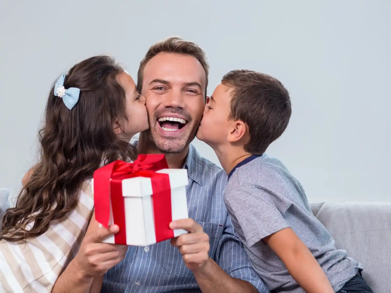 Image from CRC 89.1: *¿Va a comprar los regalos del Día del Padre? MEIC le dice cómo obtene...