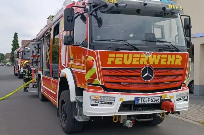 Image from Feuerwehren der Stadt Hattersheim am Main: Wir wurden um 11:57 Uhr zu einem Kleinbrand im Freien in der Eichenstr...