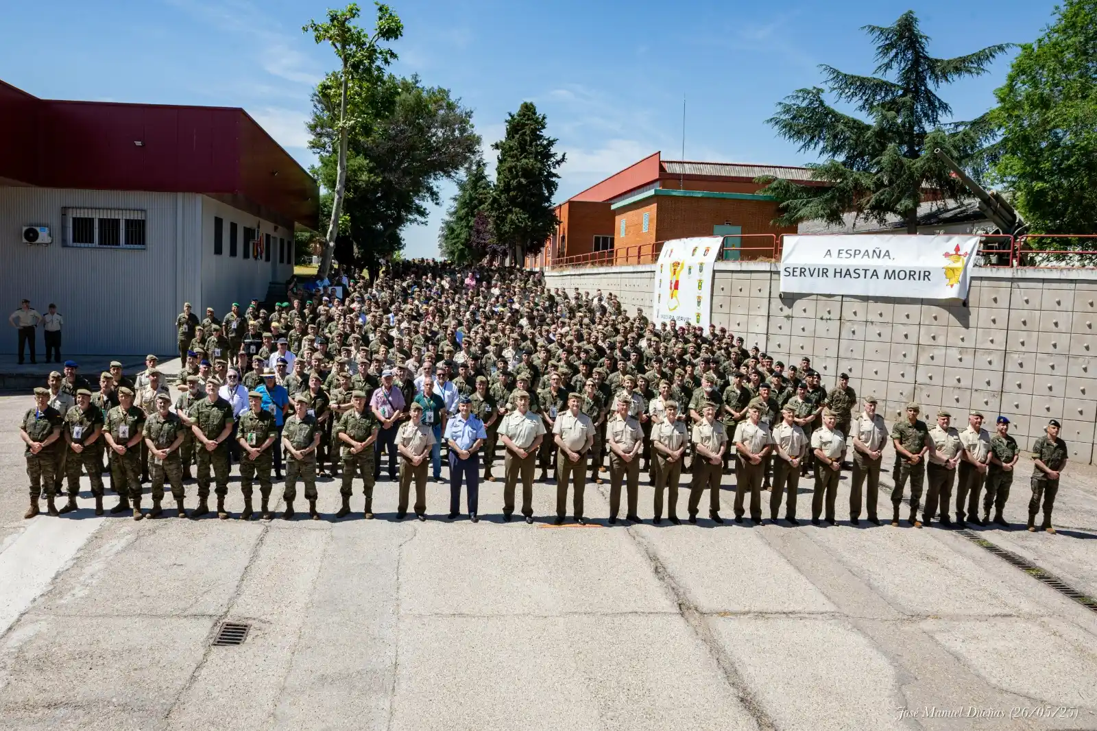 Image from El Ejército de Tierra informa: El jefe de Estado Mayor del Ejército, general de Ejército Amador Enseñ...