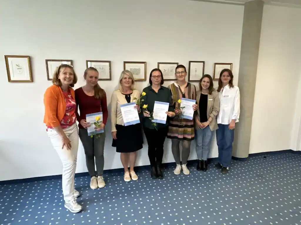 Image from Landratsamt Bodenseekreis: 🥰 Neun Tagesmütter absolvieren Fachqualifikation  Jessica Denkinger, ...
