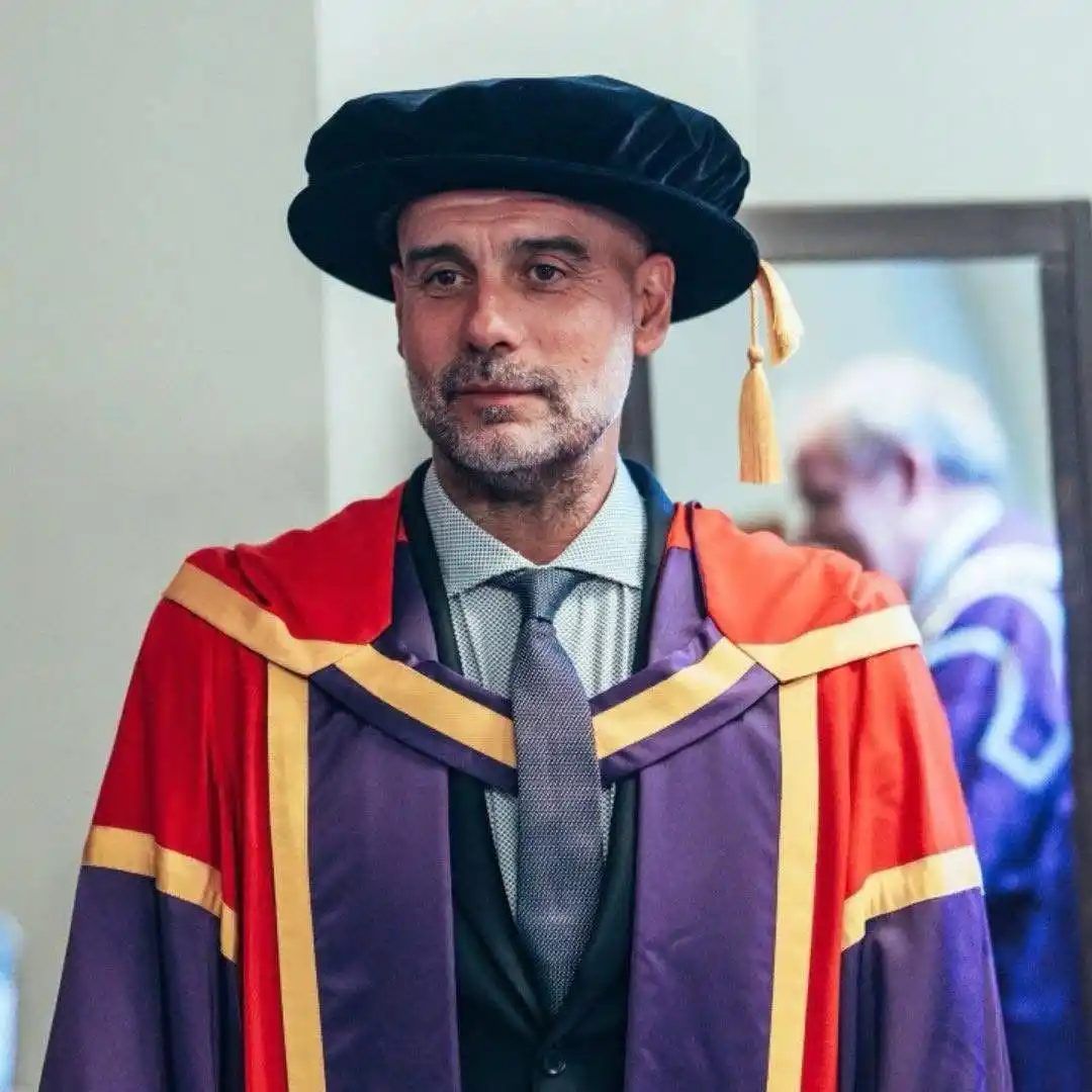 Image from Reyada: حصل بيب جوارديولا على درجة فخرية من قبل جامعة مانشستر اعترافا بمساهمته...