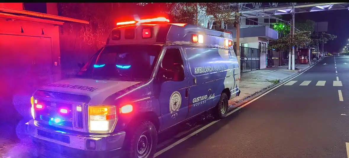 Image from Santa Ana: En horas de la madrugada, una de nuestras Ambulancias Municipales tras...