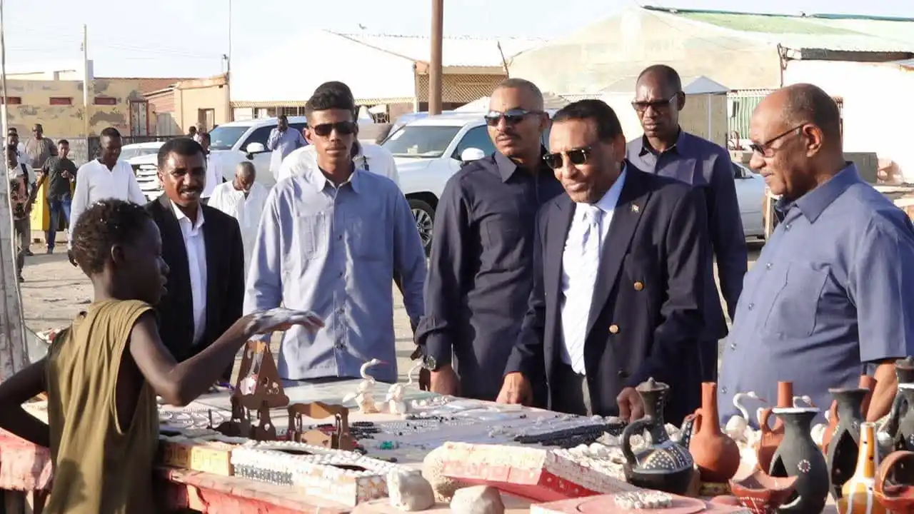 Image from السودان Sudan: كامل إدريس يتلمس هموم المواطنين في الطرقات واماكن التجمعات العامة ببور...