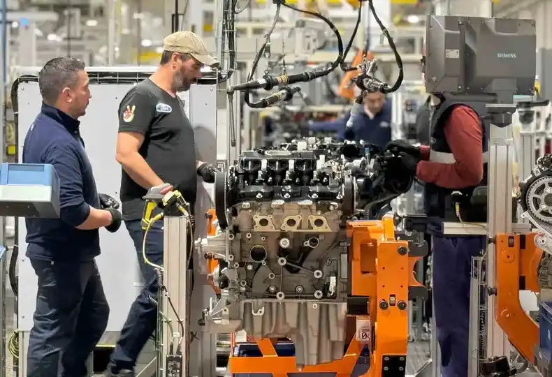 Image from Letra P: MOTOSIERRA EN CUOTAS | *Milei y Caputo diezman por goteo el empleo pri...