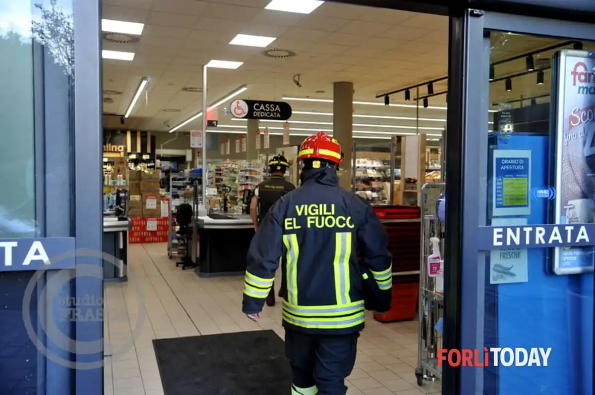 Image from ForlìToday: Spray al peperoncino spruzzato per sbaglio alle casse del supermercato...