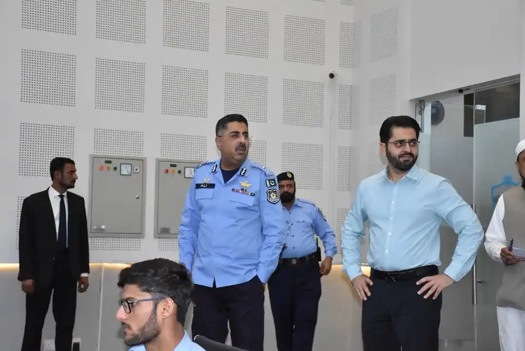 Image from Pakistan🇵🇰 International📡🪩 News &Crime cell investigation👮 Ch Mujahid Hussain🌐 Info🇵🇰 Pk✍️✍️: *آئی جی اسلام آباد سید علی ناصر رضوی کا سیف سٹی کمانڈ اینڈ کنٹرول سینٹ...