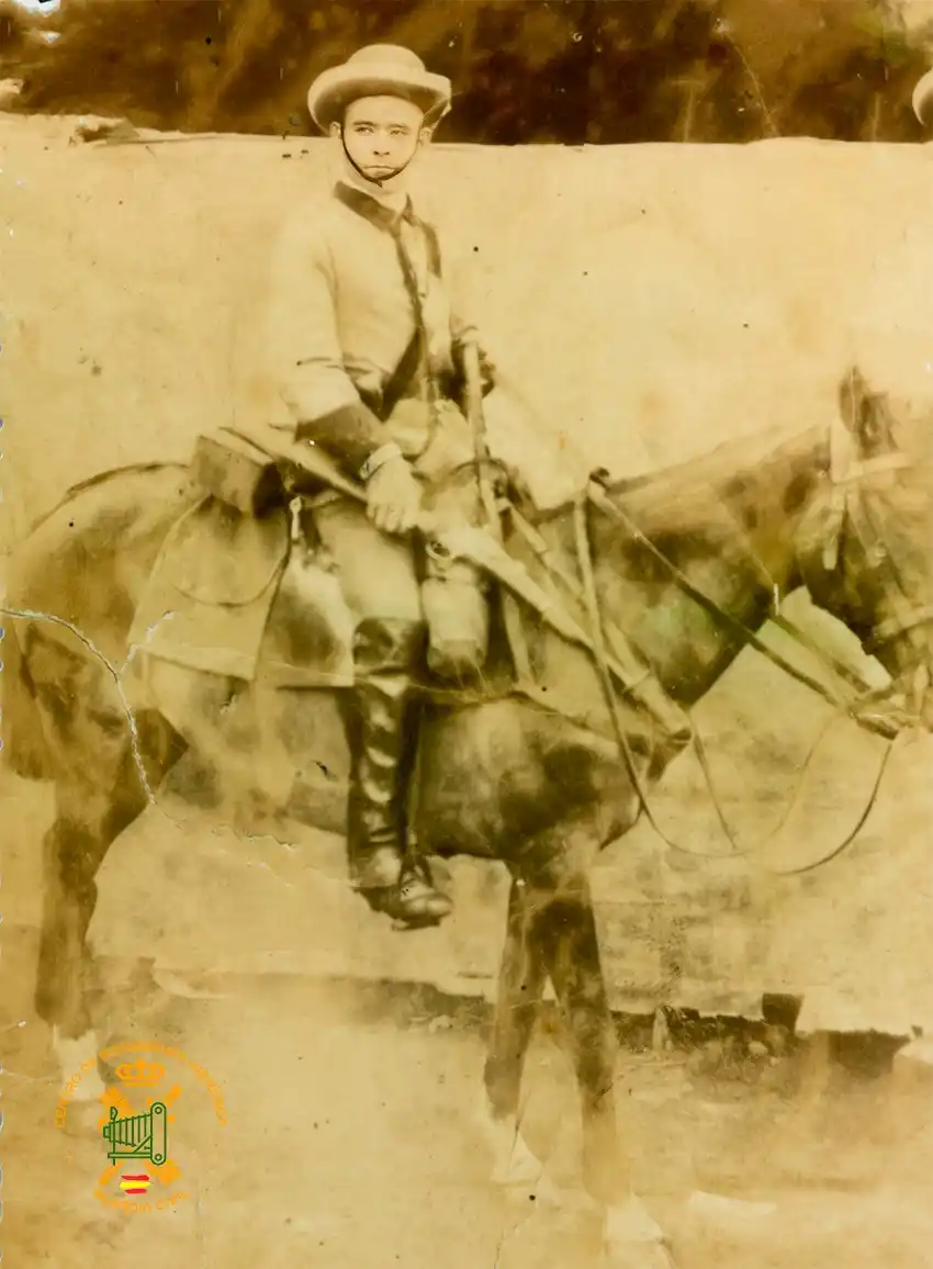 Image from Centro de Fotografía Histórica de la Guardia Civil (CEFO): 🇪🇸🐎 Un guardia civil en la Cuba española (1893) Damián Pérez Sarmie...