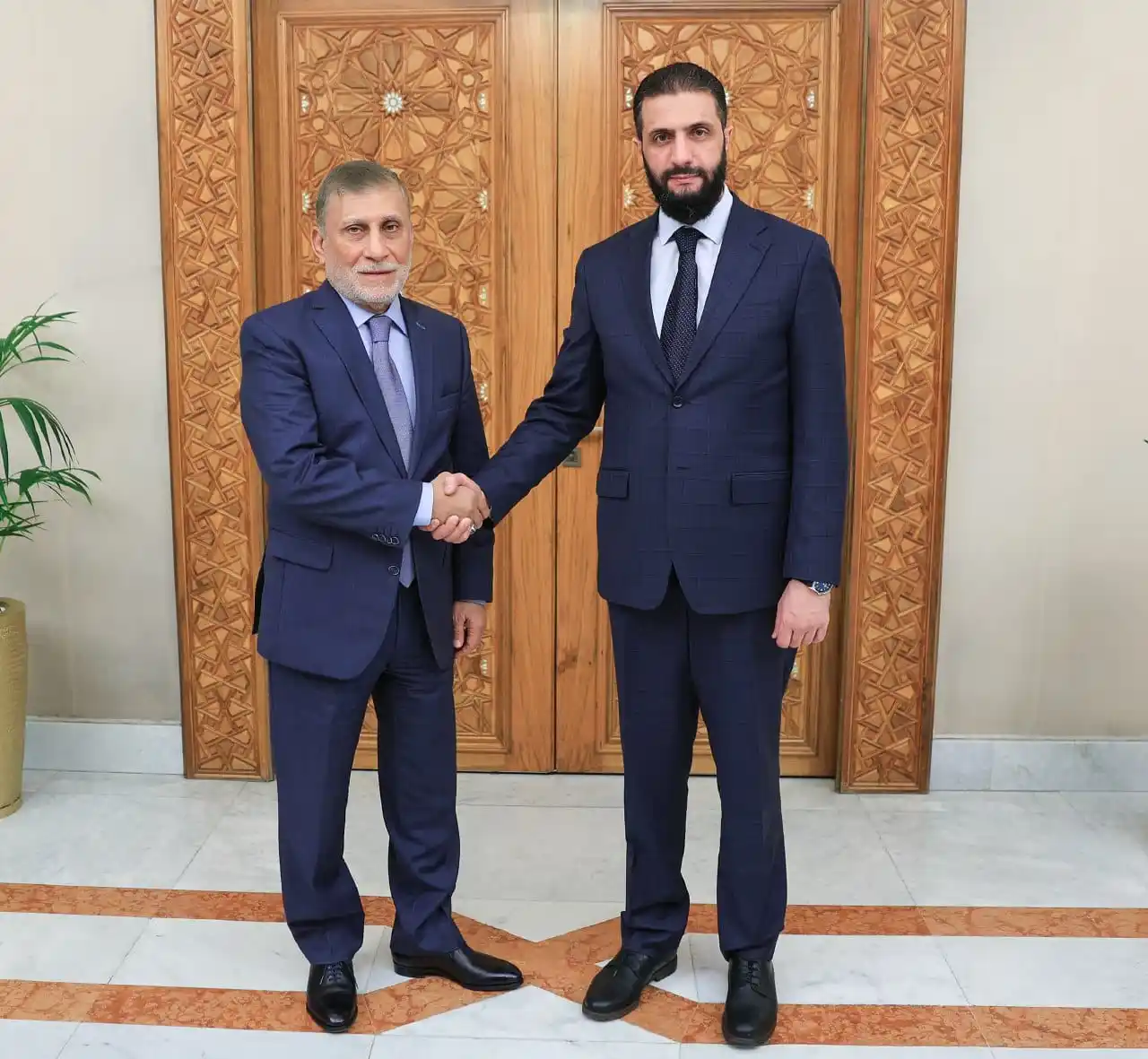 Image from شبكة أخبار سوريا الحرة 🔥: رئيس الجمهورية العربية السورية السيد أحمد الشرع، يستقبل في قصر الشعب، ...