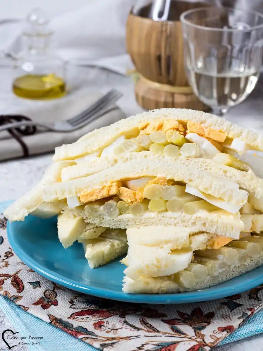 Image from Cucino per Passione di Barbara Benetti: TRAMEZZINI UOVA E ASPARAGI antipasto facile e gustoso https://blog.gia...