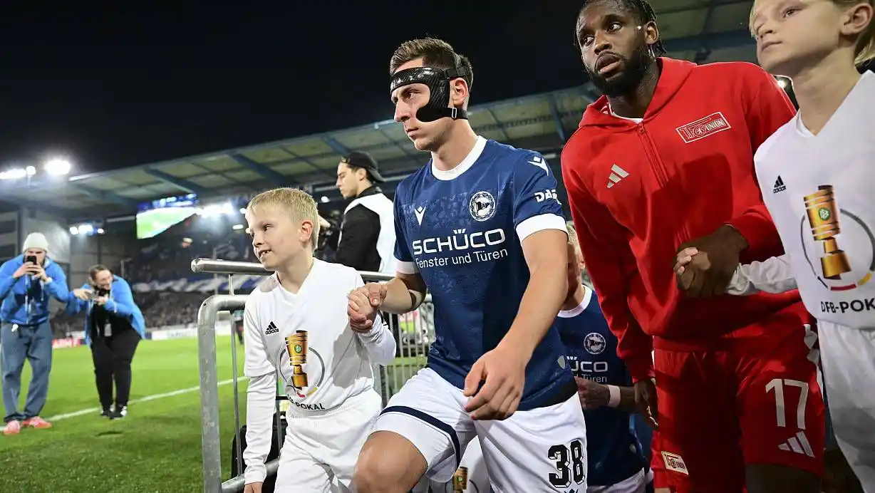 Image from NW Bielefeld: ➡️ *Traum wird wahr für OWL-Kinder:* Elf junge Fußballfans werden beim...