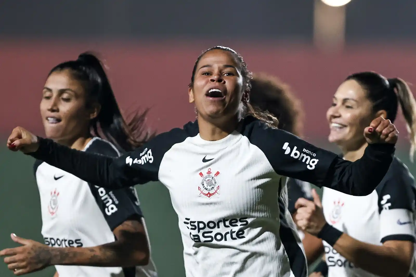 Image from 90min | Corinthians: AQUI É CORINTHIANS 🖤🤍⚽💪💪 Com gol da nossa artilheira Vic Albuquer...