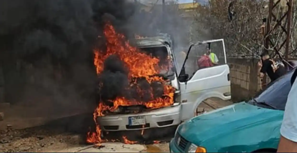 Image from 961 News 🇱🇧: جرحى في غارة من مسيرة على باحة منزل في بيت ليف Several injuries in th...