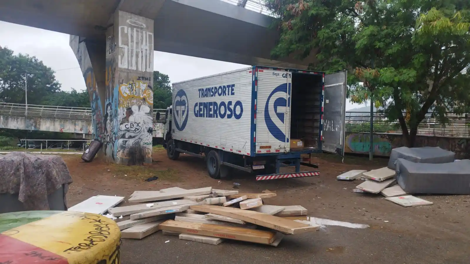 Image from O Povo do Rio .'.: Policiais militares da UPPMangueira recuperaram um caminhão com carga ...
